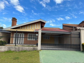 Casa com 3 SUÍTES , lareira e churrasqueira!